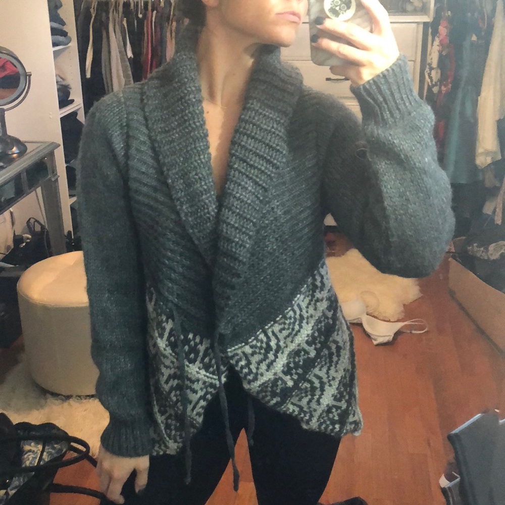 Sweater with tie closure